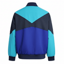 Chelsea 2026, Cortaviento Chelsea oficial, Chaqueta Chelsea 25/26, Ropa oficial Chelsea FC, Windbreaker fútbol hombre, Regalo fútbol hombre Chelsea, Chaqueta azul Premier League, Cortaviento sin capucha, Chelsea lifestyle kit, Comprar cortaviento barato, Tienda Hincha Futbolero.