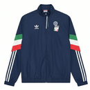 Chaqueta cortaviento hombre Italia temporada 2025 2026 azul marino estilo retro sin capucha escudo bordado calidad 1.1 oficial, Italia 2025, Cortaviento Italia, Chaqueta Italia 25/26, Ropa Italia retro, Cortaviento barato Italia, Calidad 1.1 Azzurra, Moda fútbol Italia, Tienda Hincha Futbolero, FIGC, Bloke Core Italia.