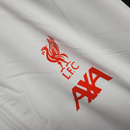 Liverpool 2026, Cortaviento Liverpool oficial, Chaqueta Liverpool 25/26, Ropa oficial Liverpool FC, Windbreaker fútbol hombre, Regalo fútbol hombre Liverpool, Chaqueta blanca Premier League, Cortaviento sin capucha, Liverpool lifestyle kit, Comprar cortaviento barato, Tienda Hincha Futbolero.