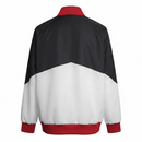 Liverpool 2026, Cortaviento Liverpool oficial, Chaqueta Liverpool 25/26, Ropa oficial Liverpool FC, Windbreaker fútbol hombre, Regalo fútbol hombre Liverpool, Chaqueta blanca Premier League, Cortaviento sin capucha, Liverpool lifestyle kit, Comprar cortaviento barato, Tienda Hincha Futbolero.