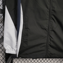 Newcastle 2026, Cortaviento Newcastle oficial, Chaqueta Newcastle 25/26, Ropa oficial Newcastle United, Windbreaker fútbol hombre, Regalo fútbol hombre Newcastle, Chaqueta negra Premier League, Cortaviento con capucha, Newcastle lifestyle kit, Comprar cortaviento barato, Tienda Hincha Futbolero.