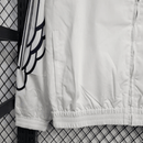 PSG 2026, Cortaviento PSG oficial, Chaqueta Paris 25/26, Ropa oficial PSG, Windbreaker fútbol hombre, Regalo fútbol hombre PSG, Chaqueta blanca PSG, Cortaviento sin capucha, PSG lifestyle kit, Comprar cortaviento barato, Tienda Hincha Futbolero.