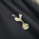 Tottenham 2026, Cortaviento Tottenham oficial, Chaqueta Spurs 25/26, Ropa oficial Tottenham Hotspur, Windbreaker fútbol hombre, Regalo fútbol hombre Tottenham, Chaqueta azul marino Premier League, Cortaviento sin capucha, Tottenham lifestyle kit, Comprar cortaviento barato.