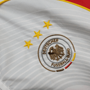 Alemania retro, Cortavientos Alemania oficial, Chaqueta Alemania blanca, Ropa vintage Alemania, Windbreaker fútbol hombre, Regalo fútbol hombre Alemania, Chaqueta blanca retro, DFB heritage kit, Alemania lifestyle, Comprar cortavientos barato, Tienda Hincha Futbolero.