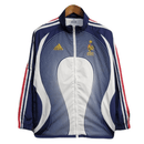 Francia retro, Cortavientos Francia oficial, Chaqueta Francia azul marino, Ropa vintage Francia, Windbreaker fútbol hombre, Regalo fútbol hombre Francia, Chaqueta azul retro, FFF heritage kit, Francia lifestyle, Comprar cortavientos barato, Tienda Hincha Futbolero.