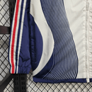 Francia retro, Cortavientos Francia oficial, Chaqueta Francia azul marino, Ropa vintage Francia, Windbreaker fútbol hombre, Regalo fútbol hombre Francia, Chaqueta azul retro, FFF heritage kit, Francia lifestyle, Comprar cortavientos barato, Tienda Hincha Futbolero.