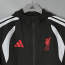 Chaqueta Cortavientos Liverpool 26/27 Hombre Negra - TIENDA HINCHA FUTBOLERO