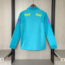 Sudadera hombre selección Brasil temporada 2022 azul claro entrenamiento calidad 1.1 premium oficial joga bonito. Brasil 2022, Sudadera Brasil azul claro, Ropa Brasil barata, Entrenamiento Brasil 2022, Calidad 1.1 Brasil, World Cup Gear, Tienda Hincha Futbolero, Brazil Light Blue Training.