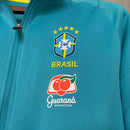 Sudadera hombre selección Brasil temporada 2022 azul claro entrenamiento calidad 1.1 premium oficial joga bonito. Brasil 2022, Sudadera Brasil azul claro, Ropa Brasil barata, Entrenamiento Brasil 2022, Calidad 1.1 Brasil, World Cup Gear, Tienda Hincha Futbolero, Brazil Light Blue Training.