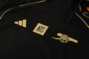 Arsenal 2026, Chándal Arsenal negro, Ropa oficial Arsenal FC, Conjunto Arsenal 25/26, Tracksuit Gunners oficial, Regalo fútbol Arsenal, Chándal negro Premier League, Equipación Emirates Stadium 2026, Arsenal lifestyle kit, Comprar chándal Arsenal barato.