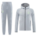 Chándal hombre FC Barcelona chaqueta y pantalón gris detalles verde limón temporada 2025 2026 calidad 1.1 oficial, Barcelona 2025 chándal, Conjunto Barcelona 25/26 gris, Chándal Barça verde limón, Ropa deportiva Barcelona, Calidad 1.1 Culé, Tienda Hincha Futbolero, Entrenamiento fútbol La Liga, Kit entrenamiento gris, Regalo fútbol hombre Barcelona, Chándal Barça 2026.