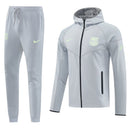 Chándal hombre FC Barcelona chaqueta y pantalón gris detalles verde limón temporada 2025 2026 calidad 1.1 oficial, Barcelona 2025 chándal, Conjunto Barcelona 25/26 gris, Chándal Barça verde limón, Ropa deportiva Barcelona, Calidad 1.1 Culé, Tienda Hincha Futbolero, Entrenamiento fútbol La Liga, Kit entrenamiento gris, Regalo fútbol hombre Barcelona, Chándal Barça 2026.