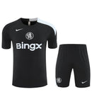 Conjunto hombre entrenamiento Chelsea FC temporada 2025 2026 negro total camiseta y pantalón calidad 1.1 premium Tienda Hincha Futbolero. Chelsea 2025, Chelsea 2026, Conjunto Chelsea negro, Entrenamiento Chelsea 25/26, Chándal Chelsea negro, Ropa Chelsea fútbol, Calidad 1.1 Chelsea, Premier League Training, Tienda Hincha Futbolero, Chelsea Black Training Set.