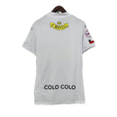 Camiseta de Colo Colo 2004 primera equipación retro blanca de hombre con cuello polo negro jersey vintage del Cacique Tienda Hincha Futbolero Albo histórico, Camiseta Colo Colo 2004 retro, Jersey Colo Colo antiguo blanco, Camiseta Colo Colo clásica hombre, Camiseta histórica Colo Colo 2004, Comprar equipación vintage Colo Colo, Calidad retro premium 1.1, Camiseta fútbol chileno retro, Ropa urbana blockecore, Jersey de colección colocolino.