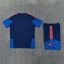Conjunto hombre Selección Colombia temporada 2026 2027 oficial camiseta y pantalón corto azul marino fútbol técnica transpirable Cafeteros entrenamiento mundial.