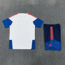 Conjunto hombre Selección Colombia temporada 2026 2027 oficial camiseta blanca y pantalón corto azul marino fútbol técnica transpirable Cafeteros entrenamiento.