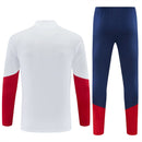 Conjunto hombre Selección España temporada 2026 2027 oficial sudadera blanca pantalón azul fútbol técnica transpirable detalles bandera roja amarilla entrenamiento.