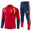 Conjunto hombre Selección España temporada 2026 2027 oficial sudadera roja pantalón azul marino fútbol técnica transpirable La Roja entrenamiento.