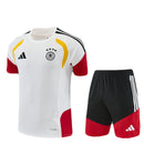 Conjunto infantil entrenamiento Alemania 2026 2027 blanco y negro camiseta y pantalón calidad 1.1 oficial, Alemania entrenamiento infantil blanco, Conjunto niño Alemania 2026, Ropa entrenamiento Alemania niños blanca, Equipación Alemania junior training, Calidad 1.1 infantil blanco DFB, Tienda Hincha Futbolero, Regalo niño fútbol Alemania, Camiseta blanca entrenamiento Alemania niño, Germany Kids Training 2026 White.