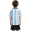 Conjunto infantil Argentina retro 1998 local camiseta celesteyblanca y pantalón negro para niños calidad 1.1 premium Tienda Hincha Futbolero Argentina Mini Kit Vintage Batistuta, Conjunto Argentina infantil, Equipación Argentina niño retro, Camiseta Argentina 1998 niño, Pantalón Argentina clásico infantil, Comprar ropa Argentina bebé, Calidad 1.1 premium niños, Argentina Batistuta niño, Fútbol clásico infantil, Minikit Argentina histórico 98.