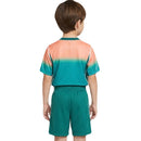Conjunto infantil de la selección de Australia 2026 2027 segunda equipación de camiseta y pantalón corto color verde y naranja de niño Tienda Hincha Futbolero, Conjunto Australia infantil, Equipación Australia niño 2026, Camiseta y pantalón Australia 2027, Ropa de Australia para niños original, Comprar mini kit Australia, Calidad premium Australia infantil, Camiseta fútbol niño verde, Ropa deportiva infantil, Uniforme de fútbol para niño verde naranja.