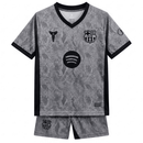 Conjunto Infantil Barcelona Portero 26/27 Camiseta y Pantalón - FC Barcelona, Barcelona, Barca, Camp Nou, Portero, Arquero, Goalkeeper, GK Kit, Conjunto Infantil, Kids Kit, Youth, Ninos, Camiseta y Pantalon, Gris, Grey, Negro, Black, 2026, 2027, Tienda Hincha Futbolero, Futbol Mundial,