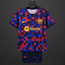 Conjunto Infantil Barcelona Pre-Partido 26/27 Camiseta y Pantalón - FC Barcelona, Barcelona, Barça, Spotify Camp Nou, Culés, Azulgrana, Pre-Partido, Pre-Match, Calentamiento, Infantil, Kids, Niños, Conjunto Infantil, Camiseta y Pantalón, Kit, Barcelona 26/27, Tienda Hincha Futbolero, Fútbol Español, camiseta oficial
