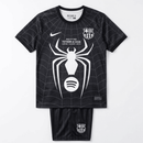 Conjunto Infantil Barcelona x Spider Man 26/27 Camiseta y Pantalón - TIENDA HINCHA FUTBOLERO
