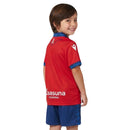 Conjunto Infantil CA Osasuna I 26/27 Camiseta y Pantalón -CA Osasuna, Osasuna, El Sadar, Rojillos, Osasunistas, Pamplona, Primera Equipación, Home Kit, Local, Infantil, Kids, Niños, Conjunto Infantil, Camiseta y Pantalón, Kit, Osasuna 26/27, Tienda Hincha Futbolero, Fútbol Español, kit ninos oficial