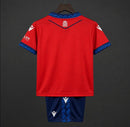 Conjunto Infantil CA Osasuna I 26/27 Camiseta y Pantalón -CA Osasuna, Osasuna, El Sadar, Rojillos, Osasunistas, Pamplona, Primera Equipación, Home Kit, Local, Infantil, Kids, Niños, Conjunto Infantil, Camiseta y Pantalón, Kit, Osasuna 26/27, Tienda Hincha Futbolero, Fútbol Español, kit ninos oficial