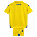 Conjunto Infantil Cadiz I 26/27 Camiseta y Pantalón - Cadiz CF, Cadiz, Submarino Amarillo, Nuevo Mirandilla, La Liga, Spanish Football, 2026, 2027, Conjunto Infantil, Kids Kit, Youth Jersey, Camiseta y Pantalon, Primera Equipacion, Home Kit, Amarillo, Yellow, Azul, Blue, Ninos, Kids, Infantil, Tienda Hincha Futbolero, Futbol Espanol