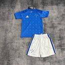 Conjunto Infantil Cruzeiro I 26/27 Camiseta y Pantalón -Cruzeiro, Cruzeiro EC, Raposa, Cabuloso, Mineirão, Infantil, Niños, Conjunto Infantil, Camiseta y Pantalón, Primera Equipación, Home Kit, Kit Completo, Cruzeiro 26/27, Tienda Hincha Futbolero, Fútbol Brasileño, kit infantil oficial