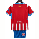 Conjunto Infantil Girona I 26/27 Camiseta y Pantalón - Girona FC, Girona, Montilivi, Albirrojos, Gironistes, Primera Equipación, Home Kit, Local, Infantil, Kids, Niños, Conjunto Infantil, Camiseta y Pantalón, Kit, Girona 26/27, Tienda Hincha Futbolero, Fútbol Español, kit ninos oficial