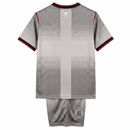 Conjunto Infantil Inglaterra Pre-Partido 26/27 Camiseta y Pantalón - England, Inglaterra, Three Lions, Wembley Stadium, Pre-Match, Pre-Partido, Training Kit, Conjunto Infantil, Kids Kit, Youth, Ninos, Camiseta y Pantalon, Gris, Grey, Blanca, White, 2026, 2027, Tienda Hincha Futbolero, Futbol Europeo