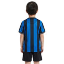 Conjunto infantil Inter de Milán retro 2009 2010 camiseta nerazzurra y pantalón para niños calidad 1.1 premium Tienda Hincha Futbolero Inter Mini Kit Vintage Sneijder, Conjunto Inter de Milán infantil, Equipación Inter Milán niño retro, Camiseta Inter de Milán 2009 niño, Pantalón Inter clásico infantil, Comprar ropa Inter Milán bebé, Calidad 1.1 premium niños, Inter Milán Milito niño, Fútbol clásico infantil, Minikit Inter histórico.