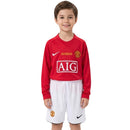 Conjunto infantil oficial del Manchester United temporada 2007 2008 primera equipación manga larga retro, camiseta y pantalón de Tienda Hincha Futbolero, Conjunto Manchester United infantil, Manchester United 2007/08, Ropa Manchester United retro, Conjunto niño United manga larga, Comprar conjunto United vintage, Red Devils infantil, Manchester United clásico, Fútbol retro niños, Equipación United 2008.