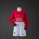 Conjunto infantil oficial del Manchester United temporada 2007 2008 primera equipación manga larga retro, camiseta y pantalón de Tienda Hincha Futbolero, Conjunto Manchester United infantil, Manchester United 2007/08, Ropa Manchester United retro, Conjunto niño United manga larga, Comprar conjunto United vintage, Red Devils infantil, Manchester United clásico, Fútbol retro niños, Equipación United 2008.