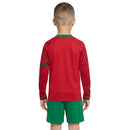Conjunto infantil oficial de Portugal retro 2004 manga larga camiseta y pantalón de Tienda Hincha Futbolero, Portugal retro, Portugal 2004 infantil, Camiseta Portugal manga larga niños, Conjunto retro selección portuguesa, Ropa clásica fútbol, Euro 2004 Portugal, Comprar kit Portugal vintage, Fútbol infantil clásico, Selección de Portugal 2004.