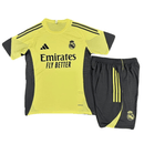 Conjunto infantil entrenamiento Real Madrid camiseta amarilla y pantalón gris temporada 2025 2026 calidad 1.1 oficial,Real Madrid infantil 2025, Conjunto niño Madrid amarillo, Ropa Real Madrid niños entrenamiento, Equipación Madrid junior amarilla gris, Calidad 1.1 infantil, Tienda Hincha Futbolero, Regalo niño Real Madrid, Chándal corto niño Madrid 25/26, Madrid Kids Amarillo.