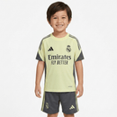 Conjunto infantil entrenamiento Real Madrid camiseta amarilla y pantalón gris temporada 2025 2026 calidad 1.1 oficial,Real Madrid infantil 2025, Conjunto niño Madrid amarillo, Ropa Real Madrid niños entrenamiento, Equipación Madrid junior amarilla gris, Calidad 1.1 infantil, Tienda Hincha Futbolero, Regalo niño Real Madrid, Chándal corto niño Madrid 25/26, Madrid Kids Amarillo.