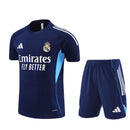 Conjunto infantil entrenamiento Real Madrid camiseta y pantalón azul marino temporada 2025 2026 calidad 1.1 oficial, Real Madrid infantil 2025, Conjunto entrenamiento niño Madrid, Ropa Real Madrid niños azul marino, Equipación entrenamiento Madrid junior, Calidad 1.1 infantil, Tienda Hincha Futbolero, Regalo niño Real Madrid, Chándal corto niño Madrid 25/26, Entrenamiento Real Madrid kids.