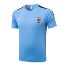 Selección Inglesa, England, Tres Leones, Three Lions, Conjunto de Entrenamiento, Training Kit, Camiseta Azul Claro, Pantalón Azul Marino, Inglaterra 2026/2027, Tienda Hincha Futbolero, Ropa Deportiva, Fútbol Internacional