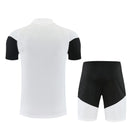 Conjunto entrenamiento Juventus FC 26/27 camiseta blanca y pantalón negro - Juventus, Juve, Bianconeri, Juventus 26/27, Conjunto Juventus, Entrenamiento Juventus, Serie A, Tienda Hincha Futbolero, Fútbol, Moda Futbolera, Ropa Juventus, Camiseta Juventus, Juventus Blanco y Negro