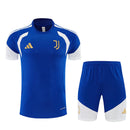 Conjunto entrenamiento Juventus FC 26/27 camiseta y pantalón azul. Juventus, Juve, Bianconeri, Juventus 26/27, Conjunto Juventus, Entrenamiento Juventus, Serie A, Tienda Hincha Futbolero, Fútbol, Moda Futbolera, Ropa Juventus, Camiseta Juventus