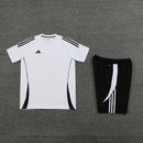 Conjunto de camiseta y pantalón corto Adidas