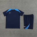 Conjunto de camiseta y pantalón corto Nike