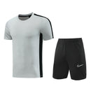 Conjunto de camiseta y pantalón corto Nike