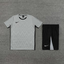 Conjunto de camiseta y pantalón corto Nike