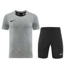 Conjunto de camiseta y pantalón corto Nike