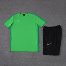 Conjunto de camiseta y pantalón corto Nike